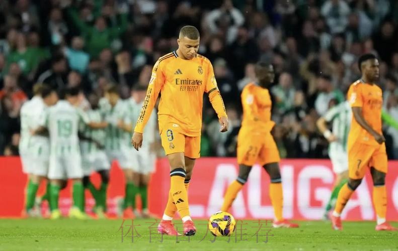 马卡:皇马近5轮仅5分 3次被判点球都在裁判风波后 马卡:皇马近5轮仅5分 3次被判点球都在裁判风波后